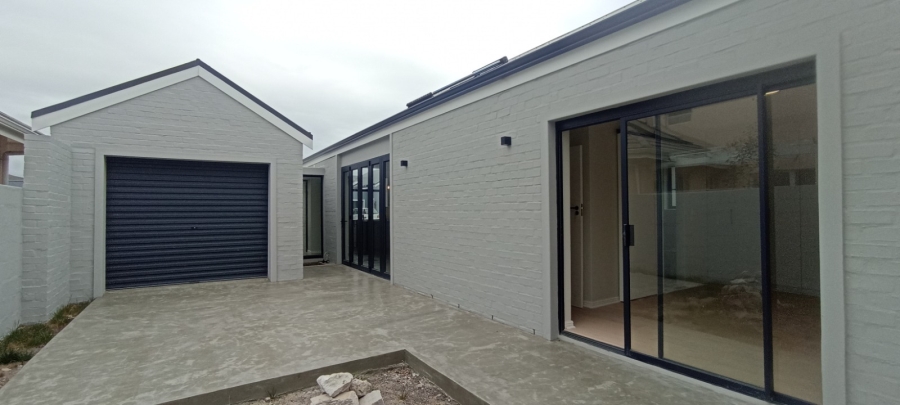 3 Bedroom Property for Sale in Sandbaai Western Cape